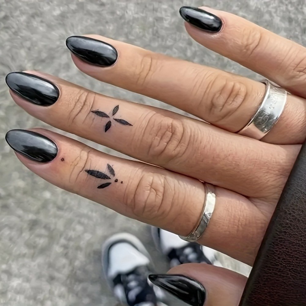 Nail Art Oval - Unghie Finte a Pressione di Media