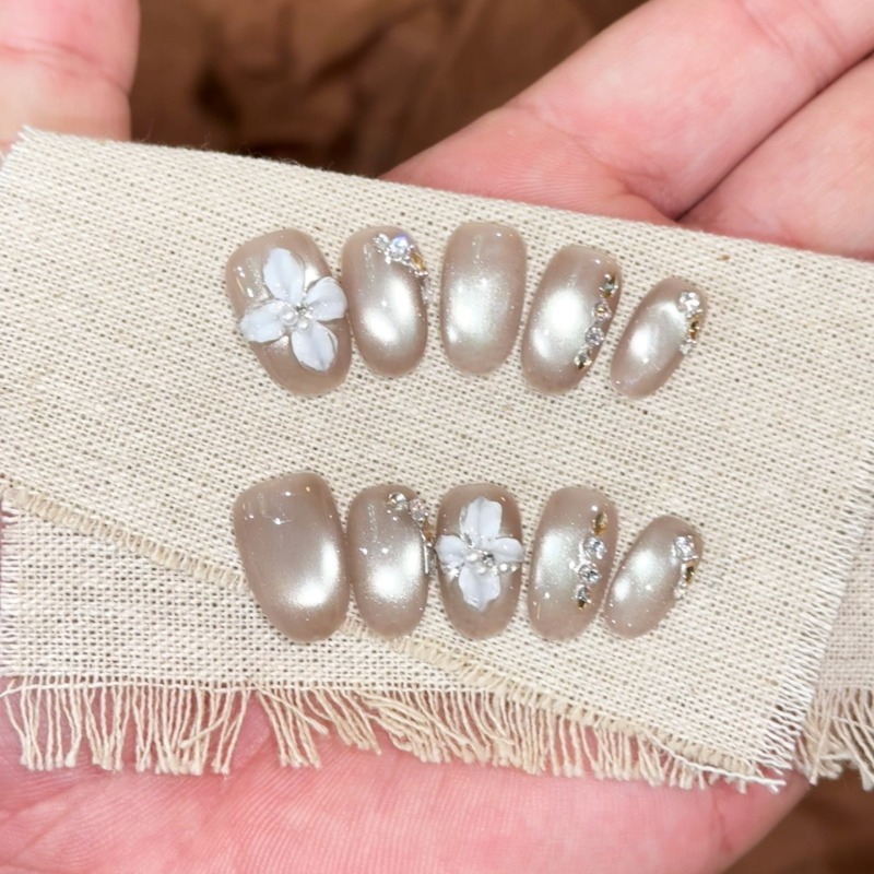 Unghie Finte Artigianali Press - Nail Art Cat Eye Simple recensione e prezzo