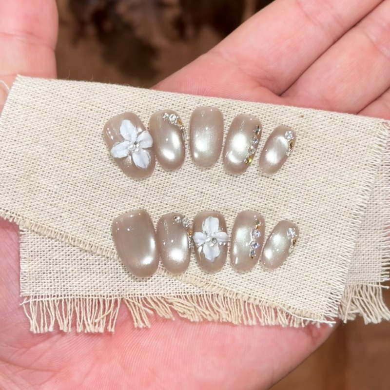 Unghie Finte Artigianali Press - Nail Art Cat Eye Simple recensione e prezzo